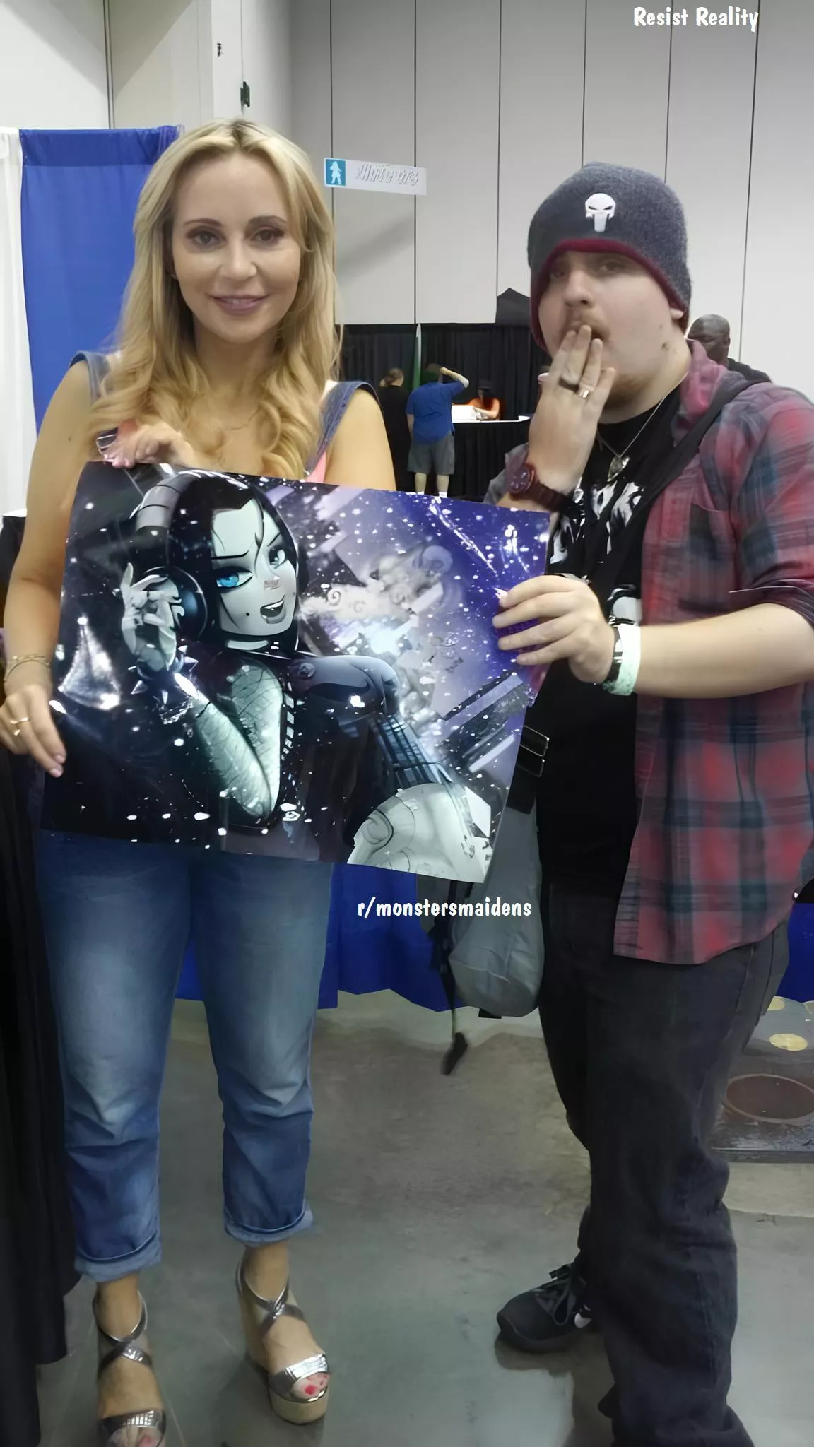 That chick that did the voice for Raven posing with Shadman's Raven. The ultimate boner for Raven fans. posted by SyntheticWaifu