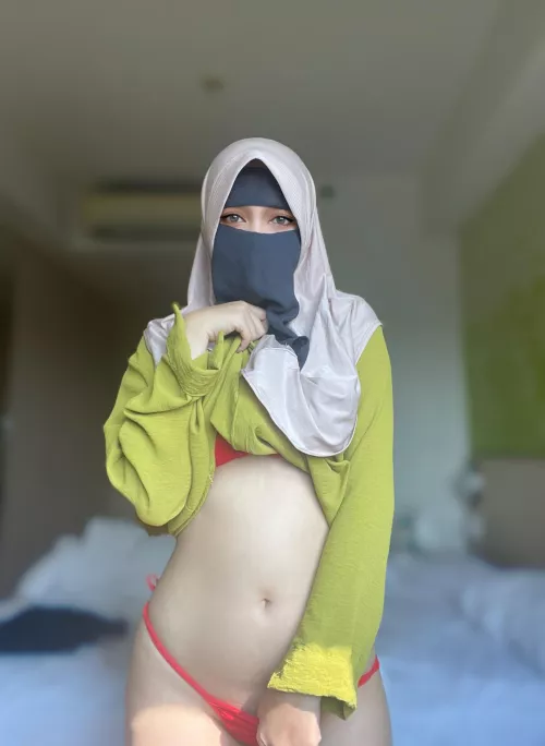 [TW] Up or down? by outfittrivial