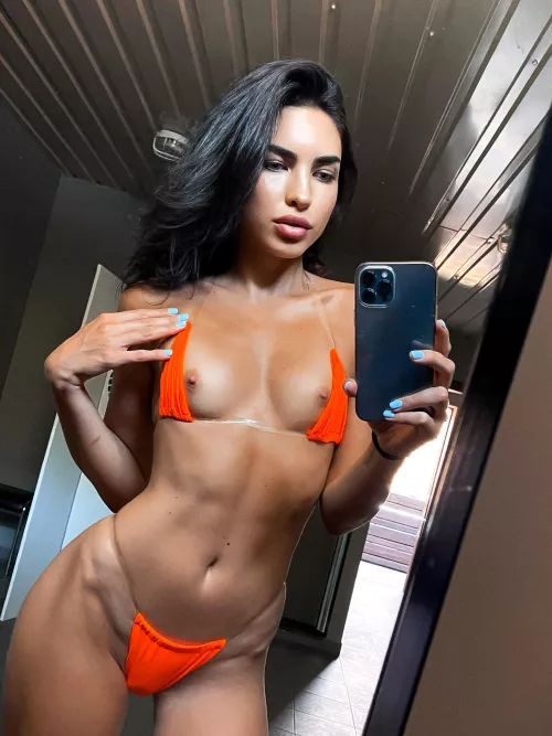 Beautiful and toned body by listaj95