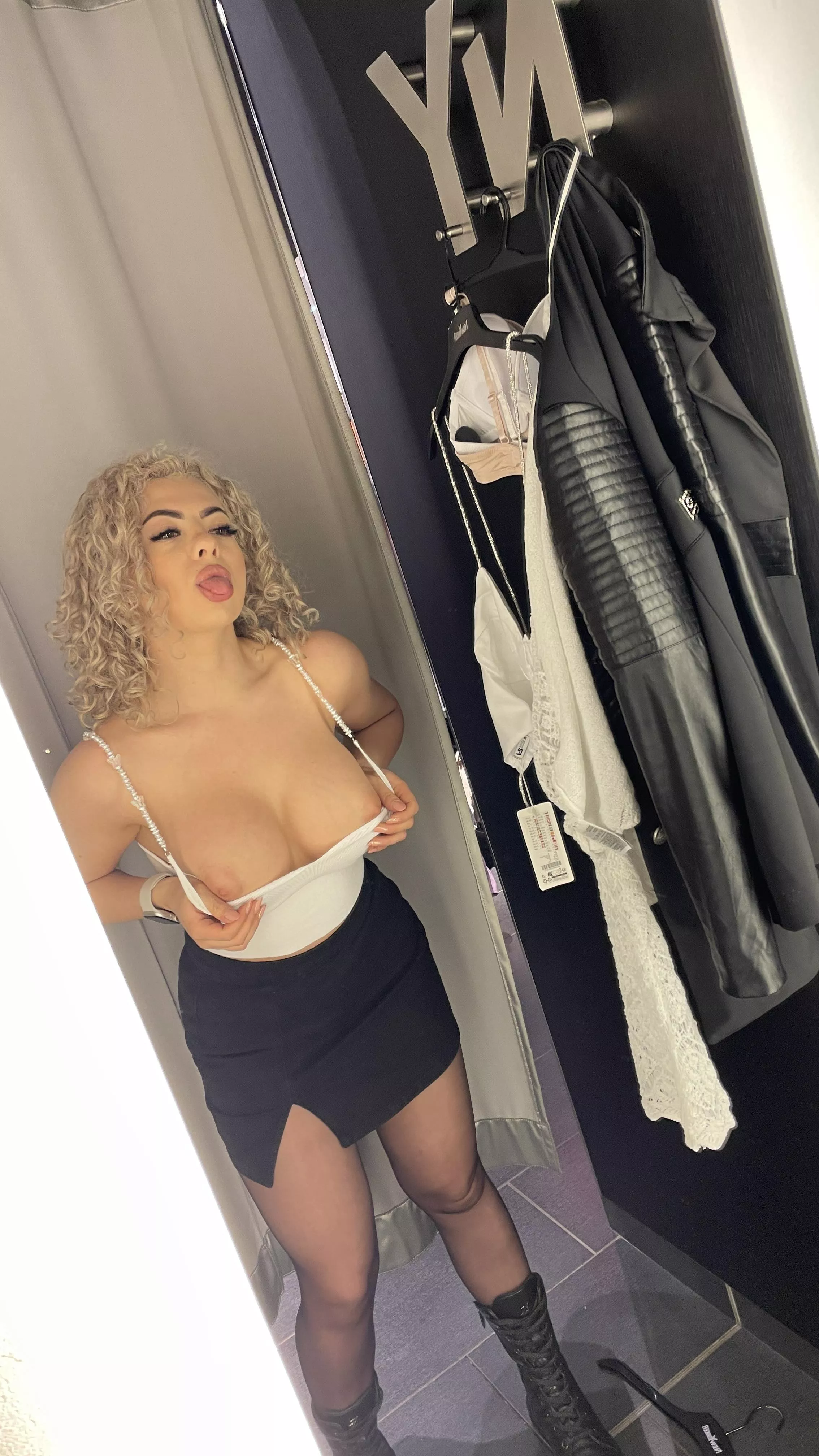 Before trying on some clothes posted by Gigiperrin