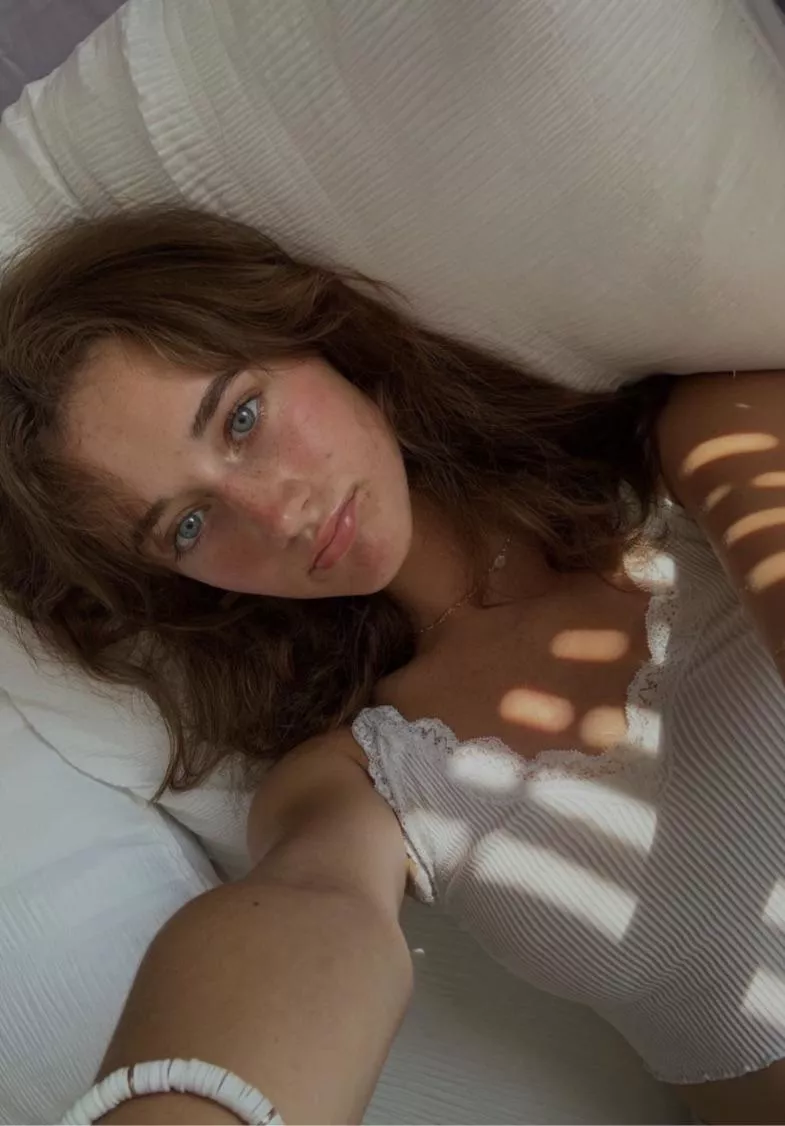 Blue eyes selfie from pretty girl, Tatum posted by Weakness-Valuable