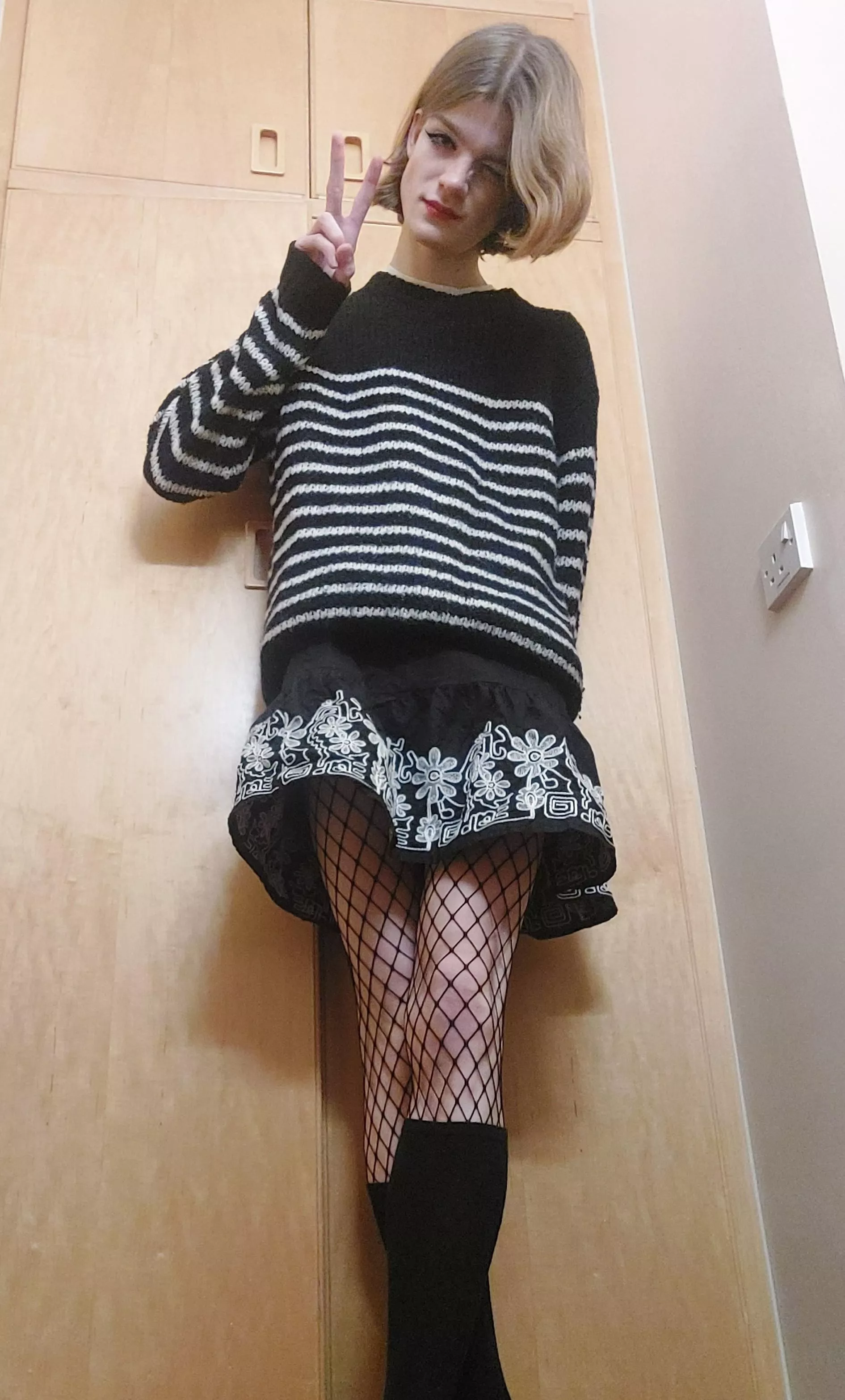 do i look ok?? posted by maeblxssom