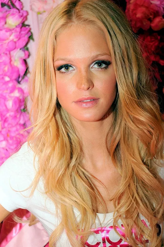 Erin Heatherton posted by MultiLabelSwitching