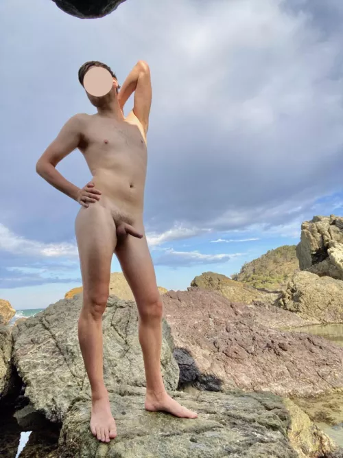 Exploring the rock pools by blu3_persona