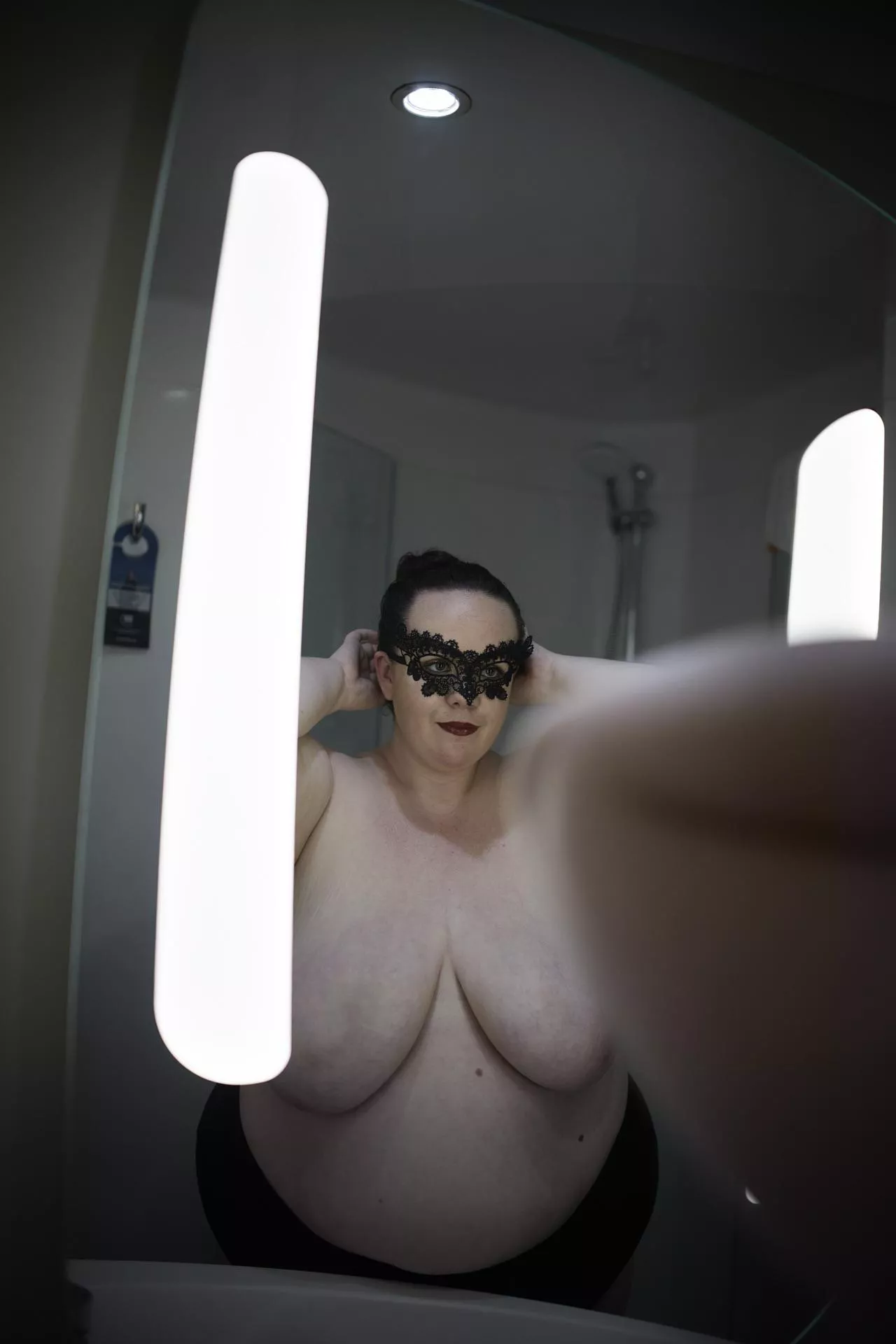 F28 posted by CurvyLu-95