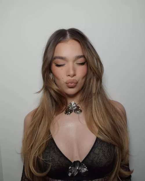 Gooning to Hailee Steinfeld is the best way to end the day! Please make me goon to her! by idkaccountname1