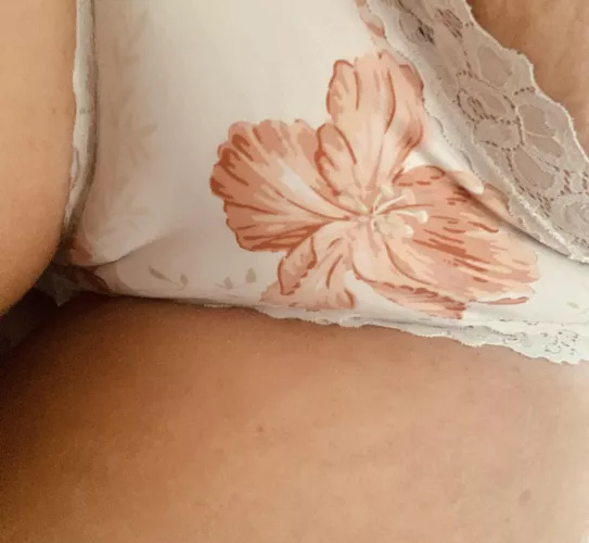 Hey, you, want a macaron? 🎊 by Strawberry1119