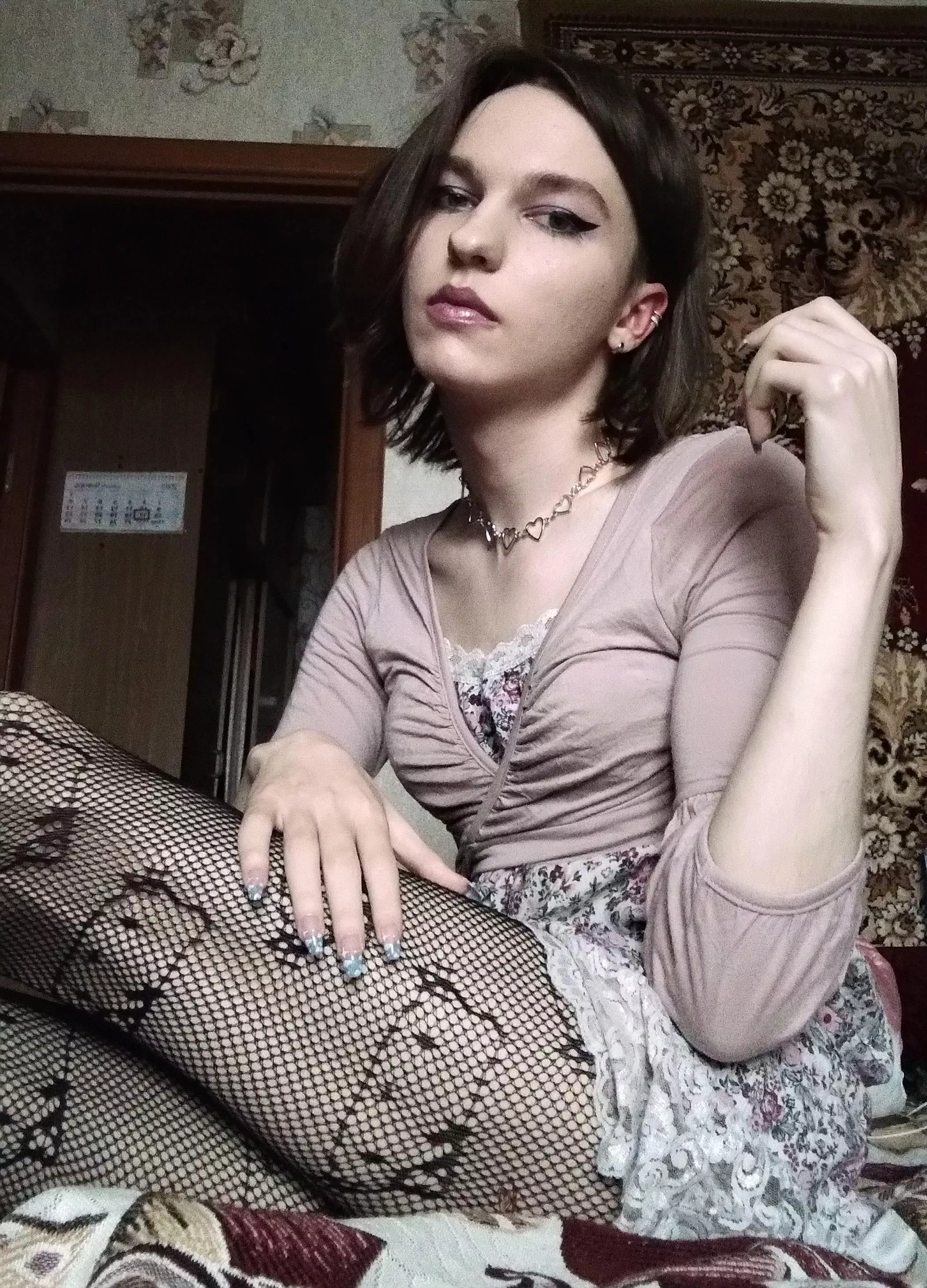 Hii (say it back 🥺) posted by vermillion_19