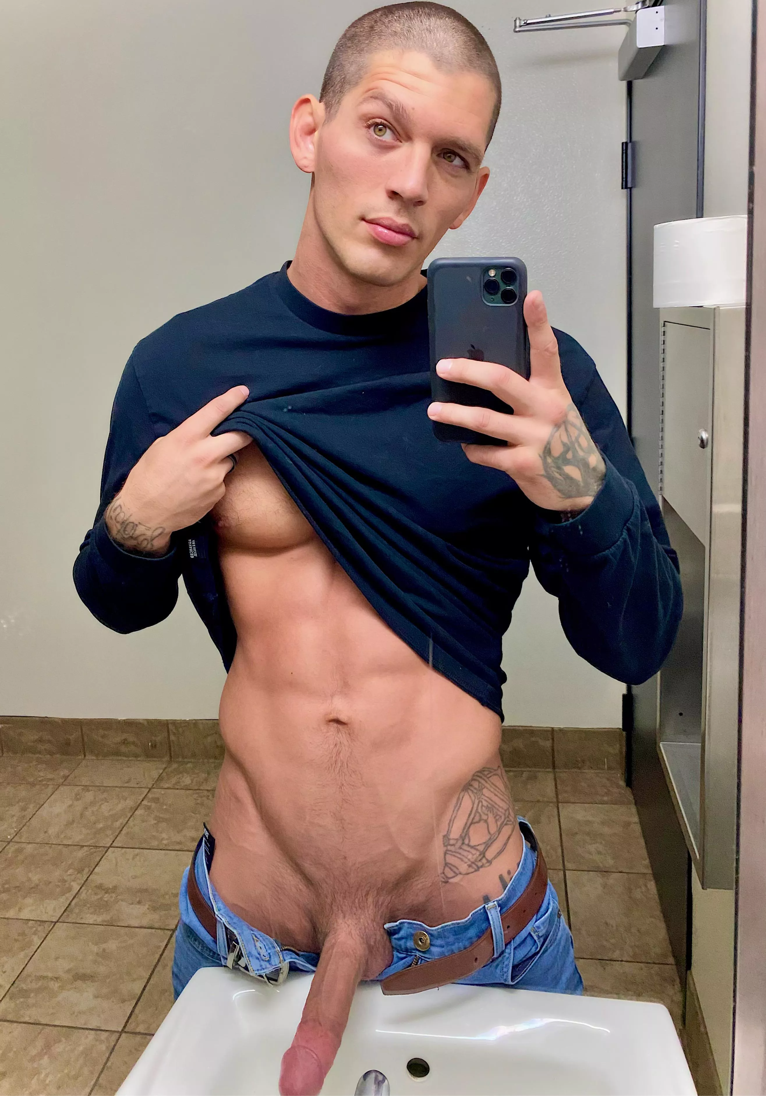 It’s Thursday and I’m thirsty 🥵 posted by Stone_Drifter