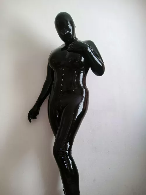 Just being shiny! by DavinaDarkness