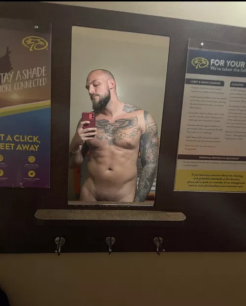 Love being naked by aaronsnowxxx