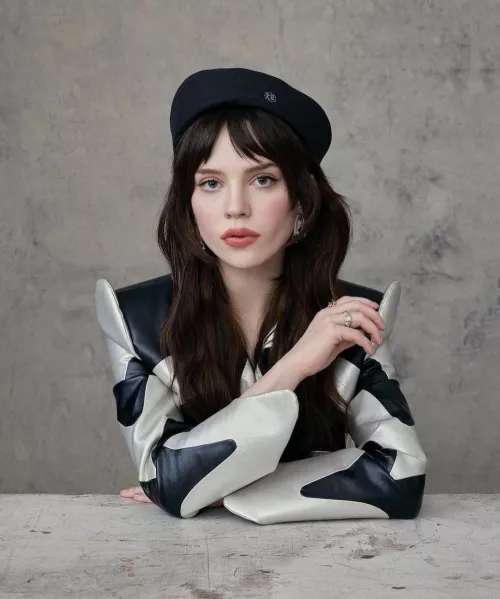 Sophie Thatcher by RaymondLeggs