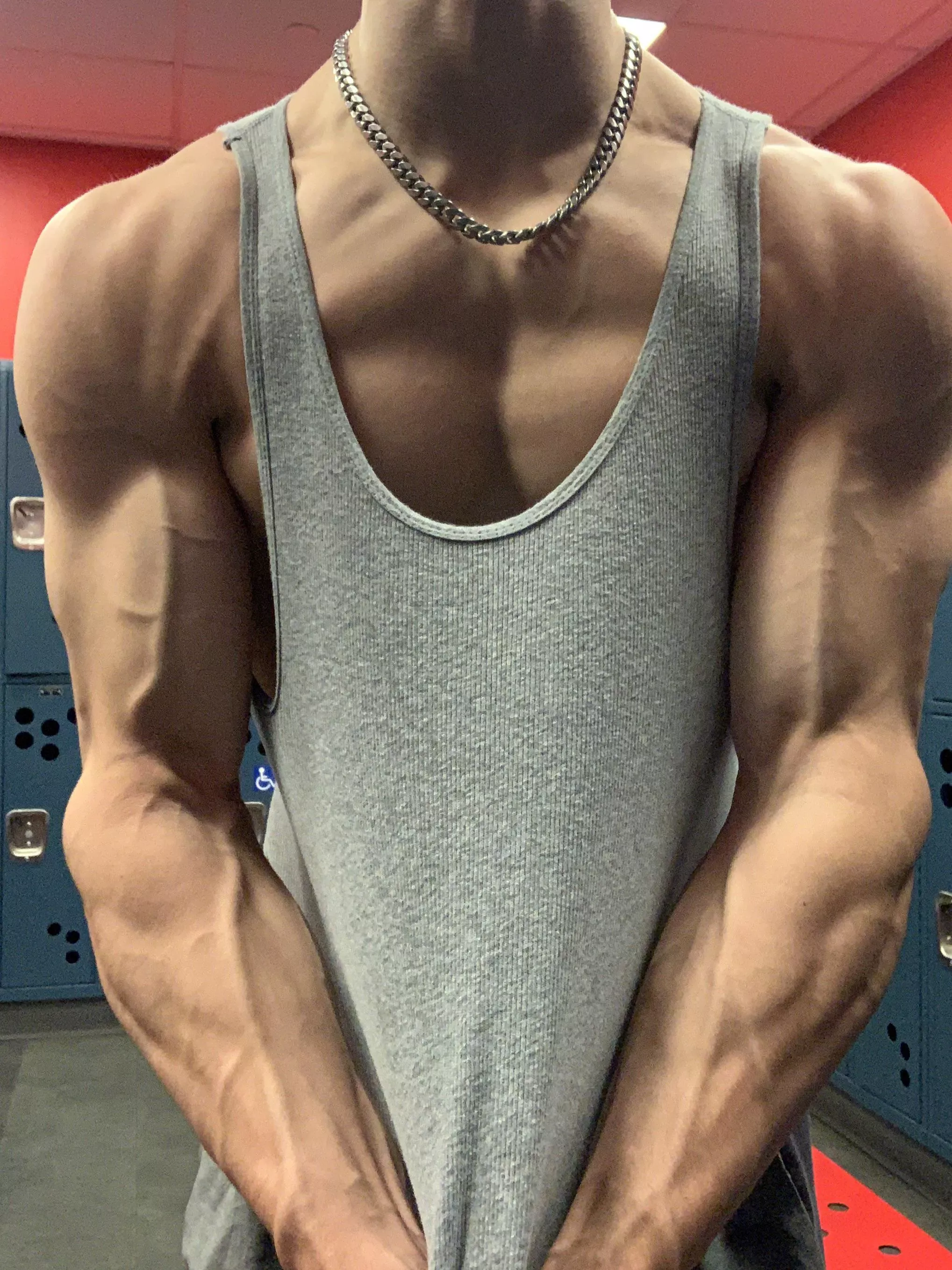 who wants my gym gear 😈💦 posted by bobbydeitz