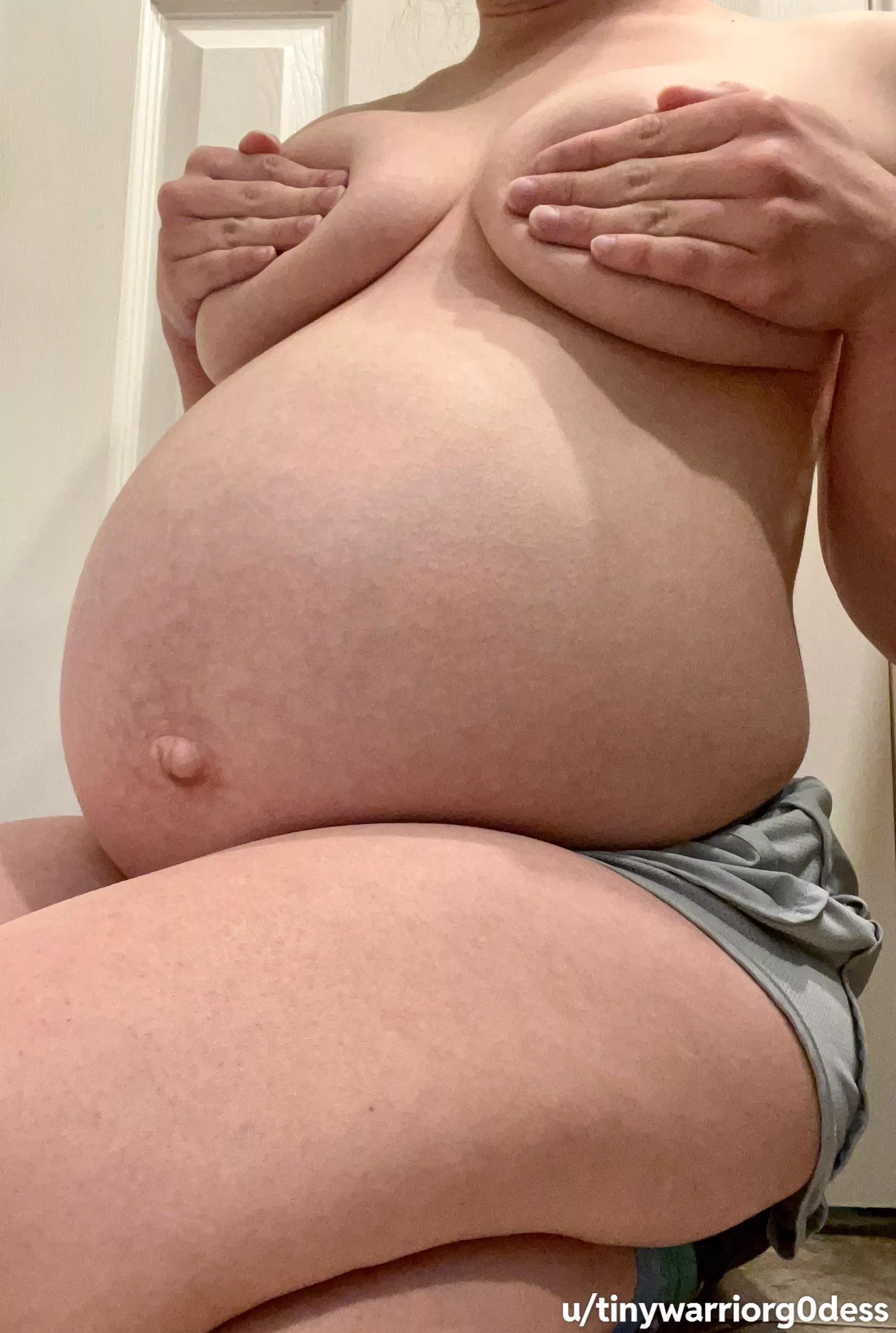 Yummy Mummy Pregnant Tummy 😋✨💕 posted by tinywarriorg0dess