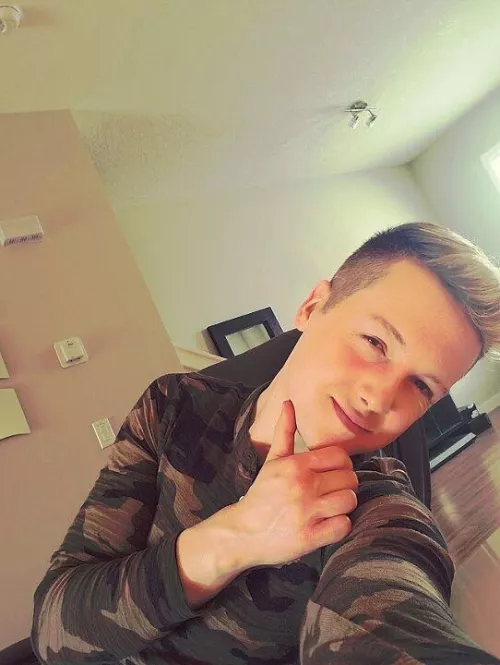 21m Canada. Jumping aboard the Gaymer train 🚆 by pecanou