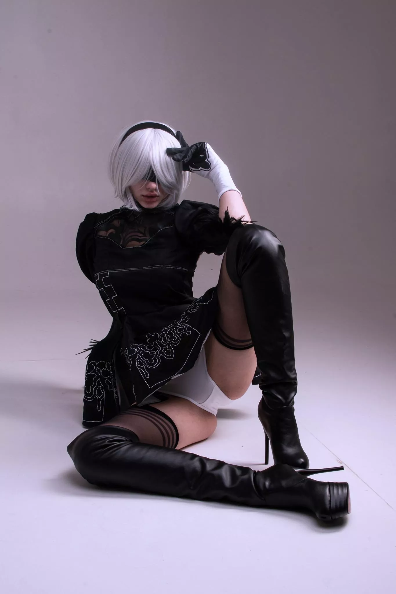 2B from NieR: Automata by cosplay_lola posted by confide_layer