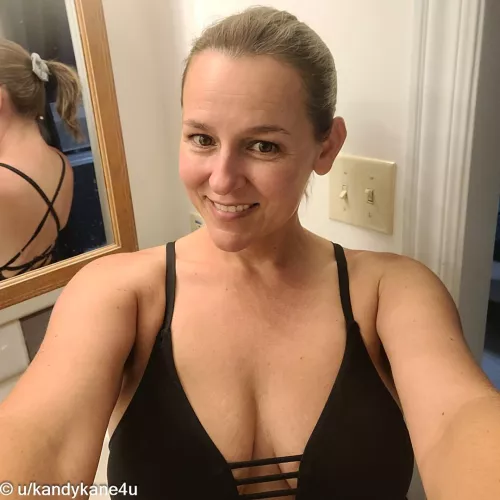 Come over and rub lotion on me by kandykane4u