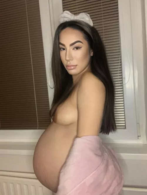 Describe my preggo body with 1 emoji 😈 by fairytalefeet