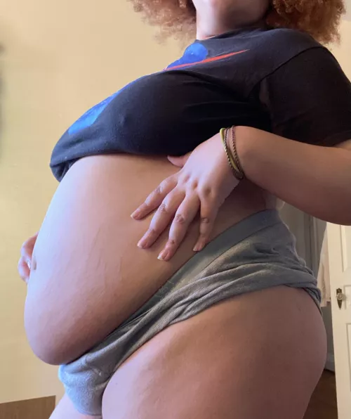 gettin biggerrr by SweetBeanBelly