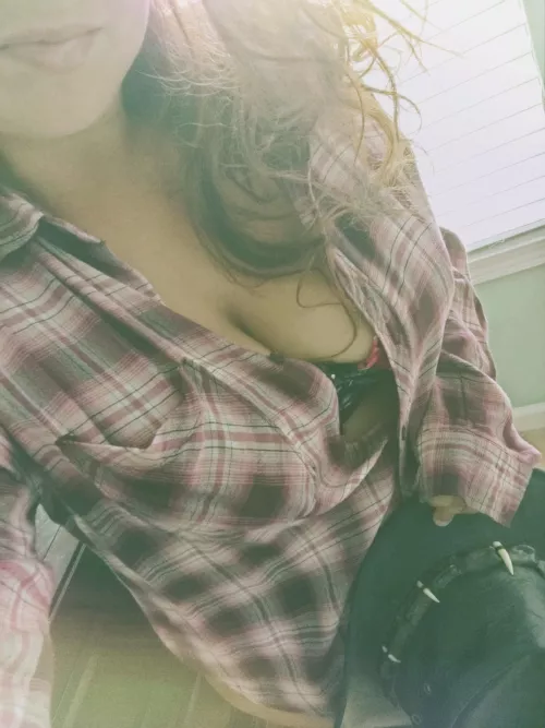 Happy Flannel Friday, Y'all 😘🩷 by Greek_Cowgirl