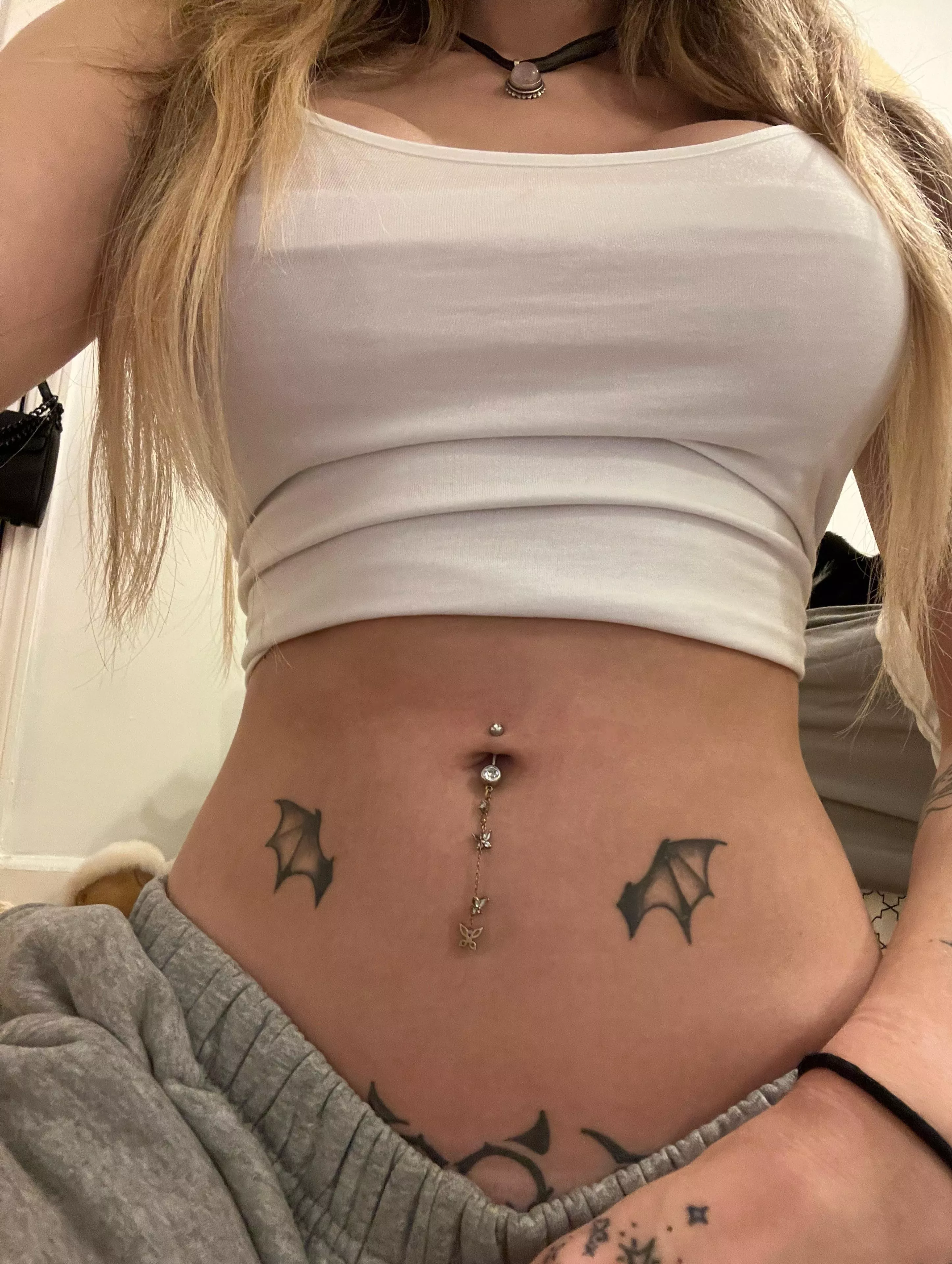 Little white crop top🤍 posted by Reasonable-Rent2706