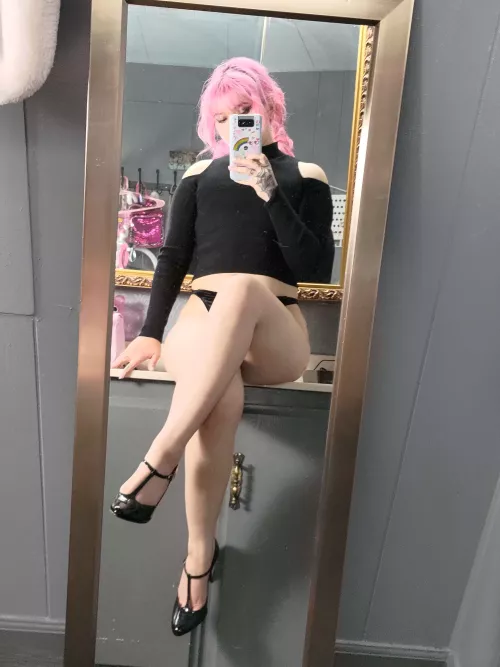 pink makima vibes 😈 hot or not? by RainbowValentine