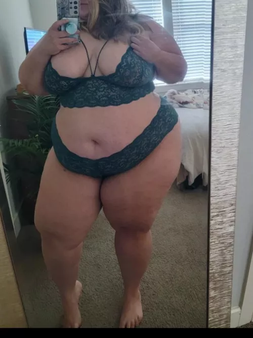 Pleasantly plump by cassievalentine96