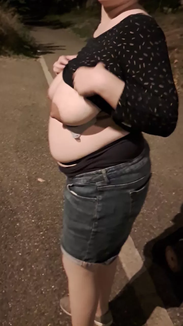 Preggo night flash posted by CGandKat