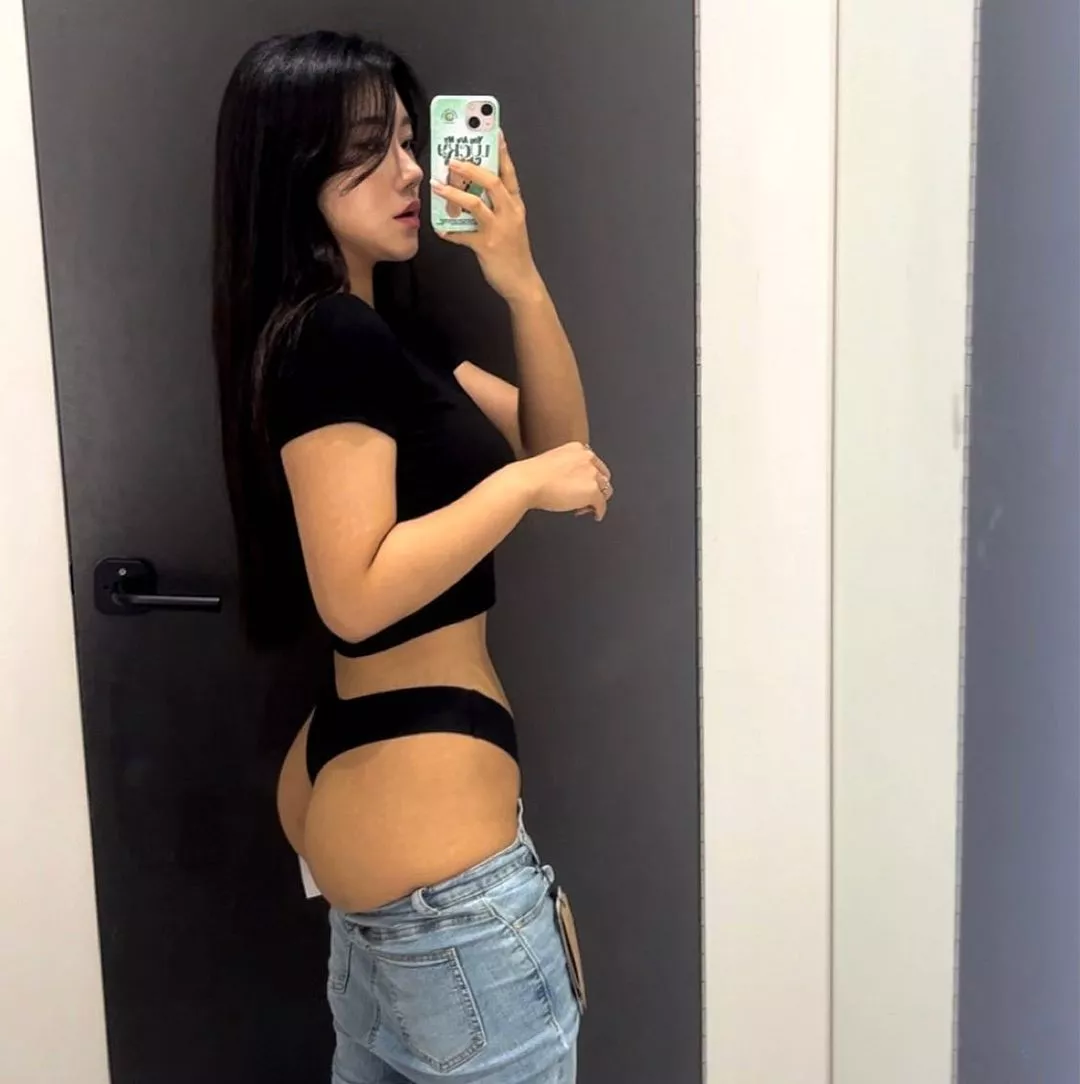 Showing off ass in thong posted by CaptainUndie