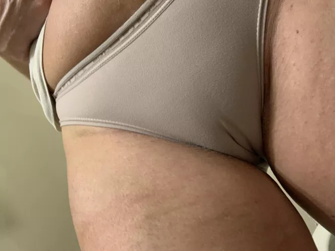 Someone is hungry by Redhead974