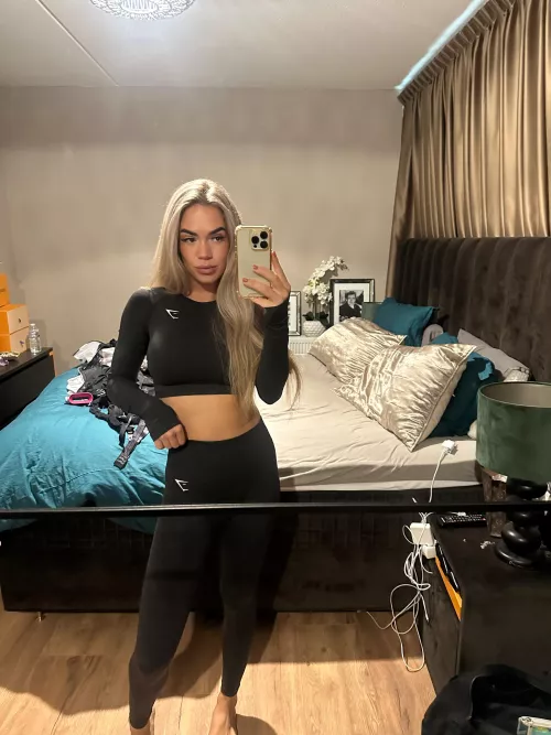 Wanna do some stretching with me? by ClaraCZ