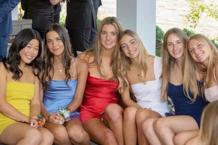 Which one? by Brillant_tartiflette