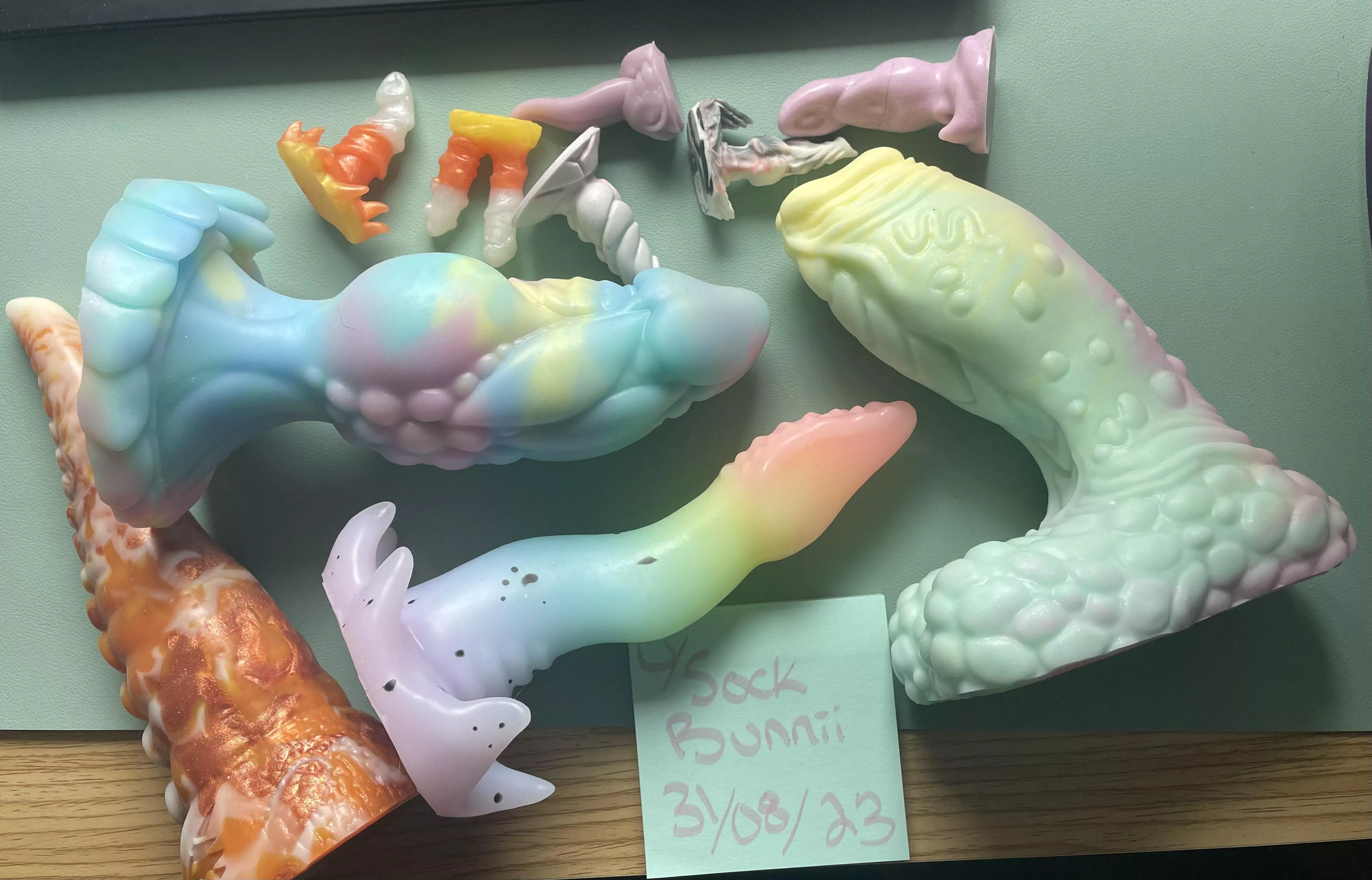 WTS - BD, FG, and KV 💕 posted by SockBunnii