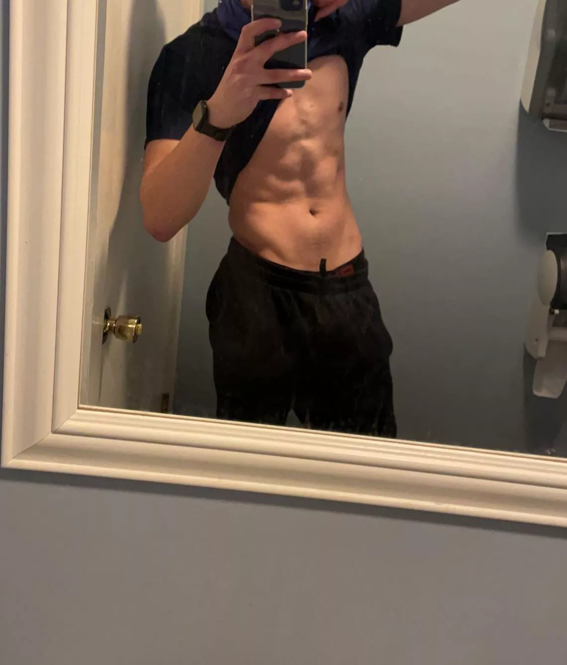[21] Looking to make good bro friends! posted by Realistic-Wolf-2302
