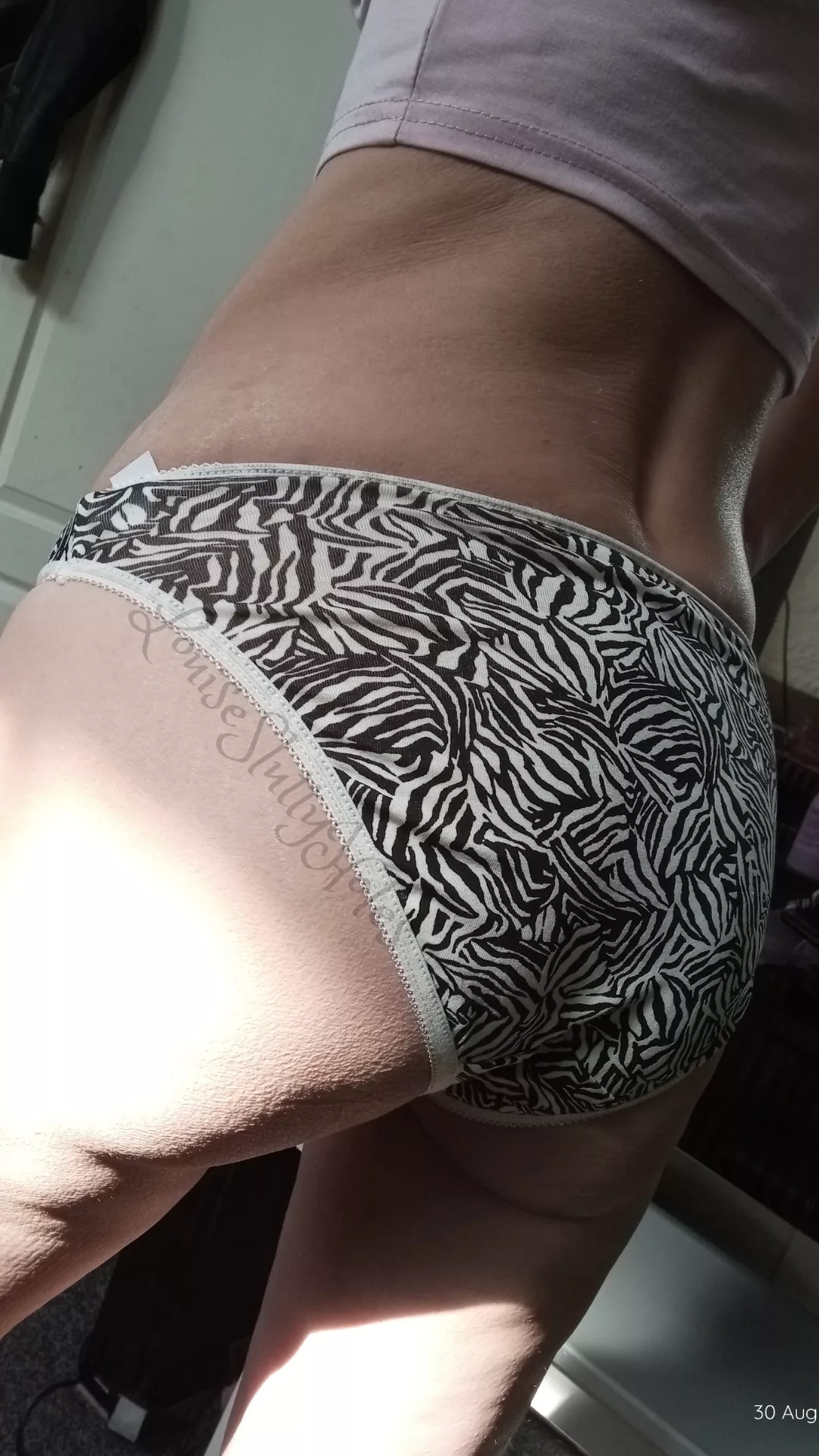 An actual granny wearing funky granny panties 😍 posted by louisesluttyholes