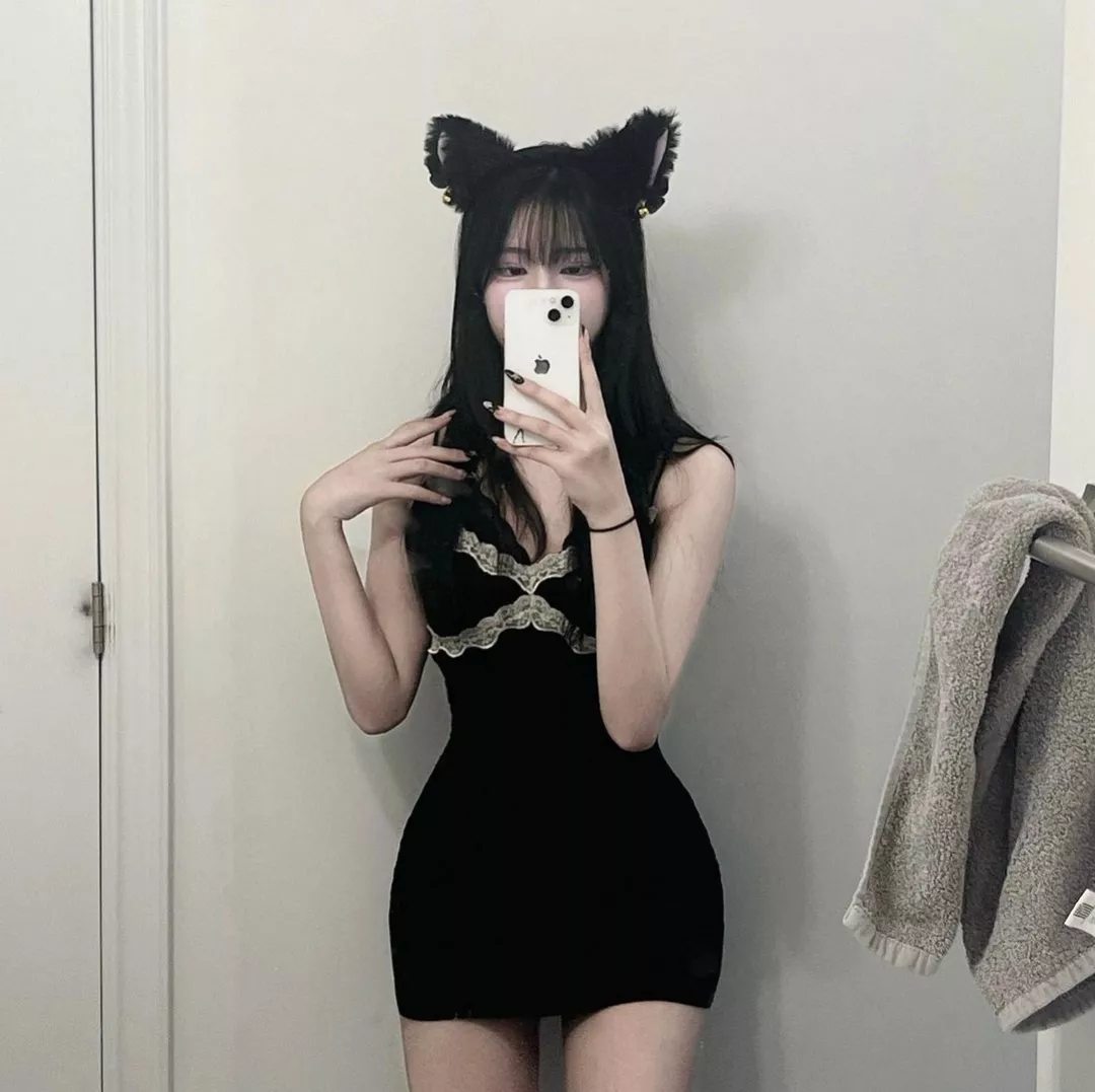 cat girl😺 posted by Interesting-Win4763