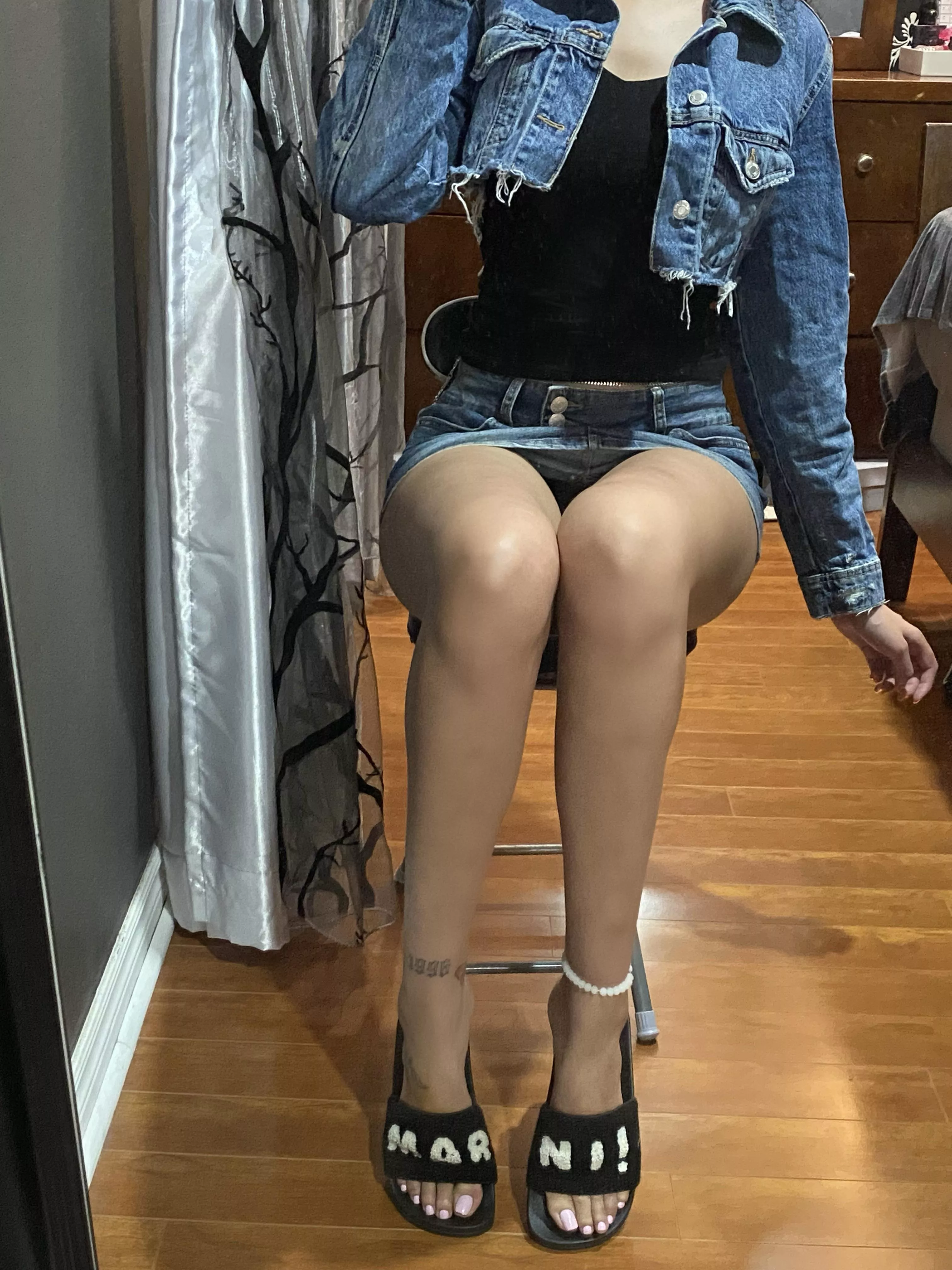 couldn’t decide between heels or slides for this outfit posted by xena-emani