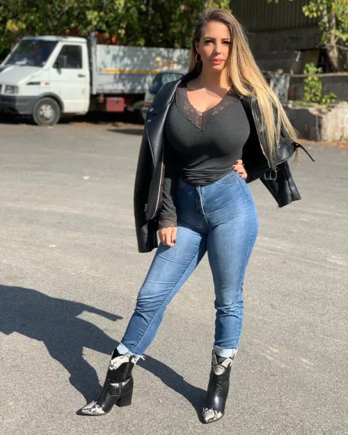 Curve by Ludo-Ludico