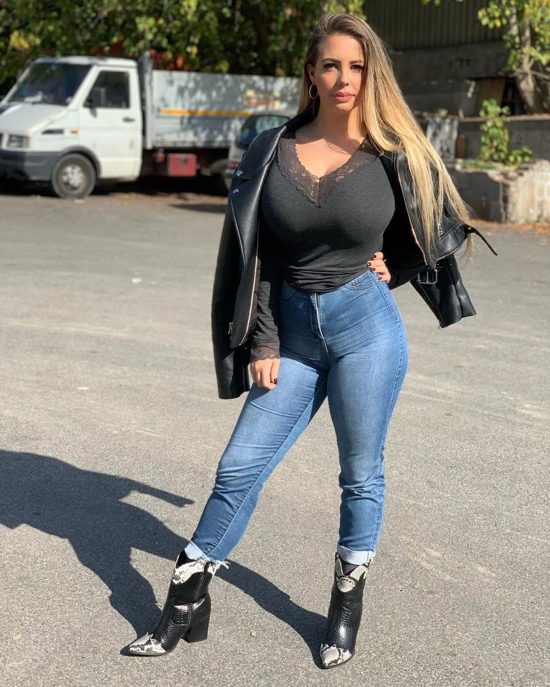 Curve posted by Ludo-Ludico