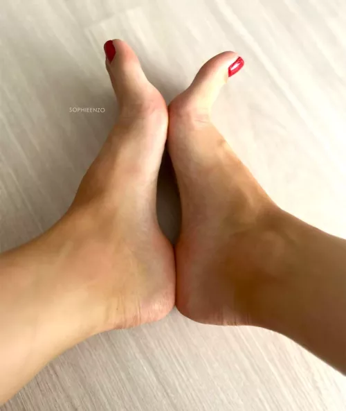 Describe my feet with one word by sophieenzo