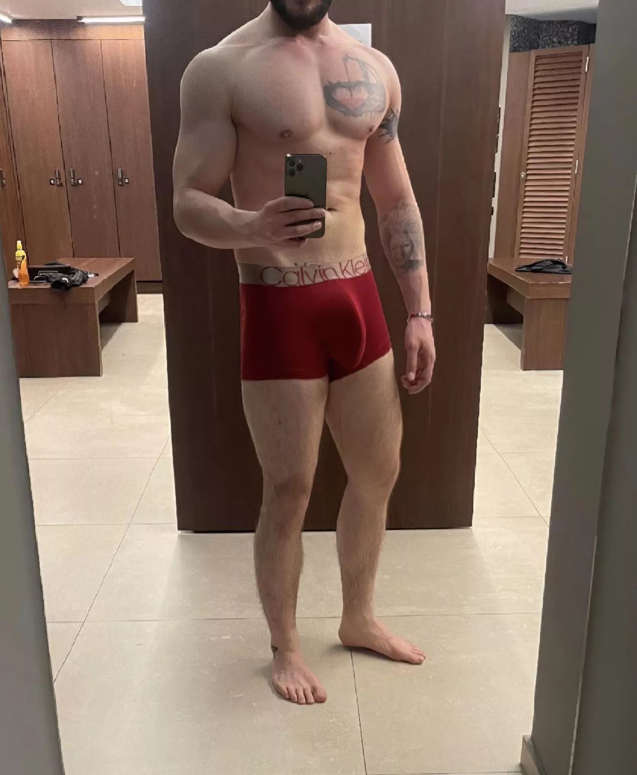 Even straight guys compliment me on the locker room posted by albish