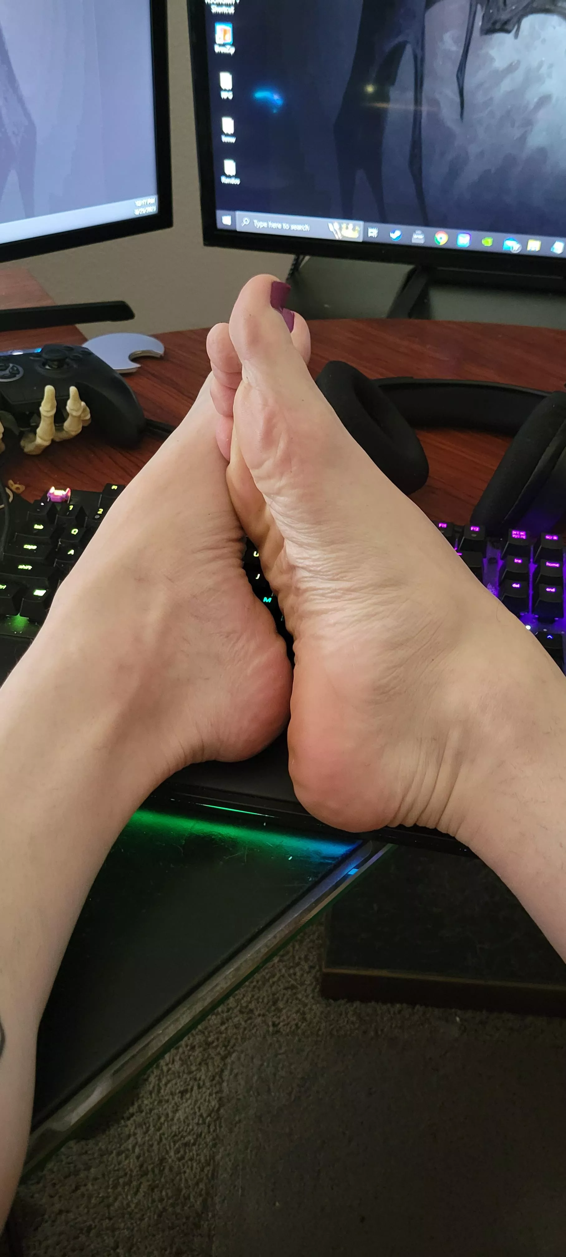 Feets posted by 3vieNyx
