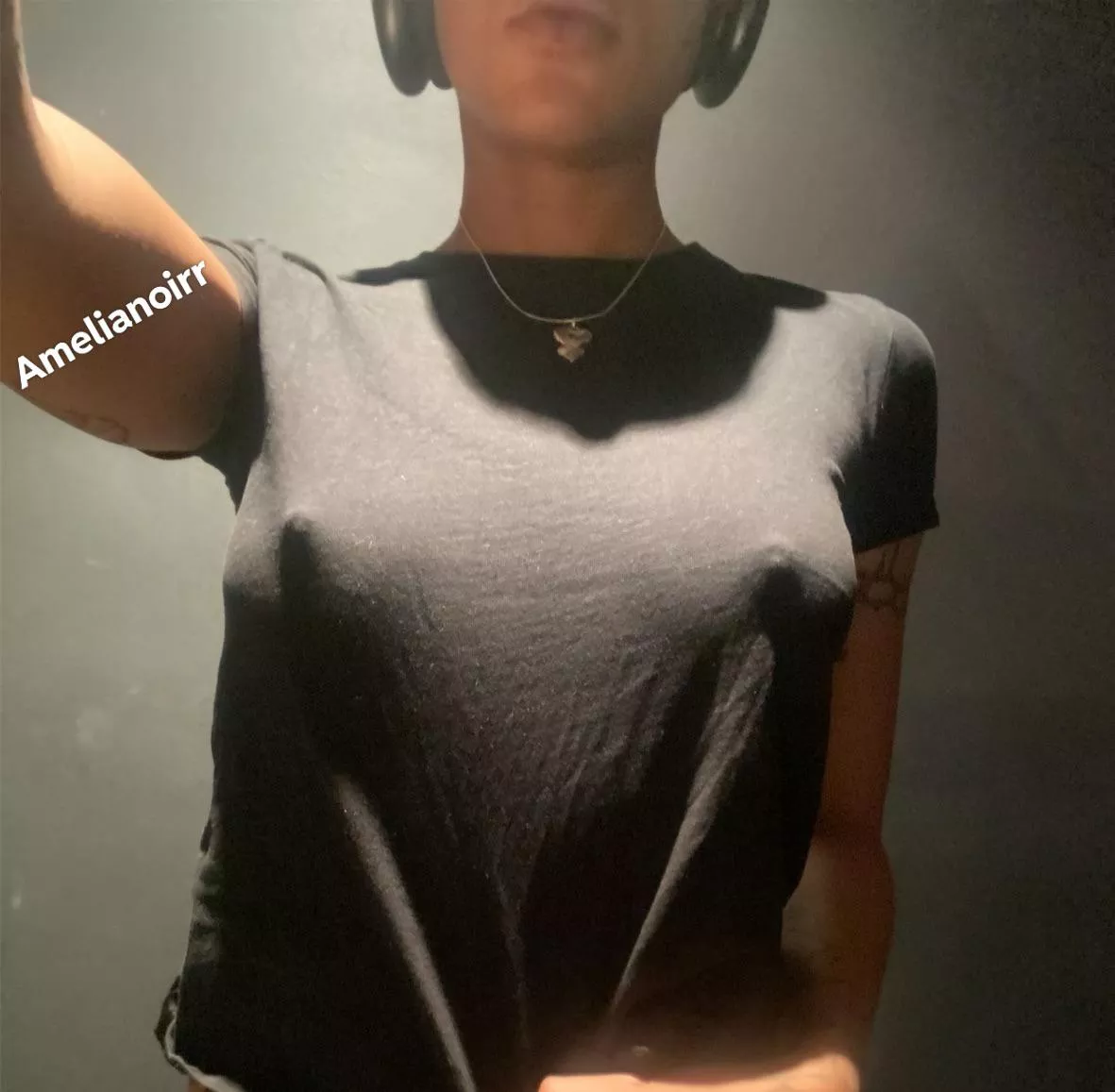 Have a great weekend, may we all remain braless posted by amelianoirr