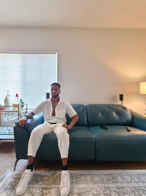 How's this look? by Lyriqueizmuziq