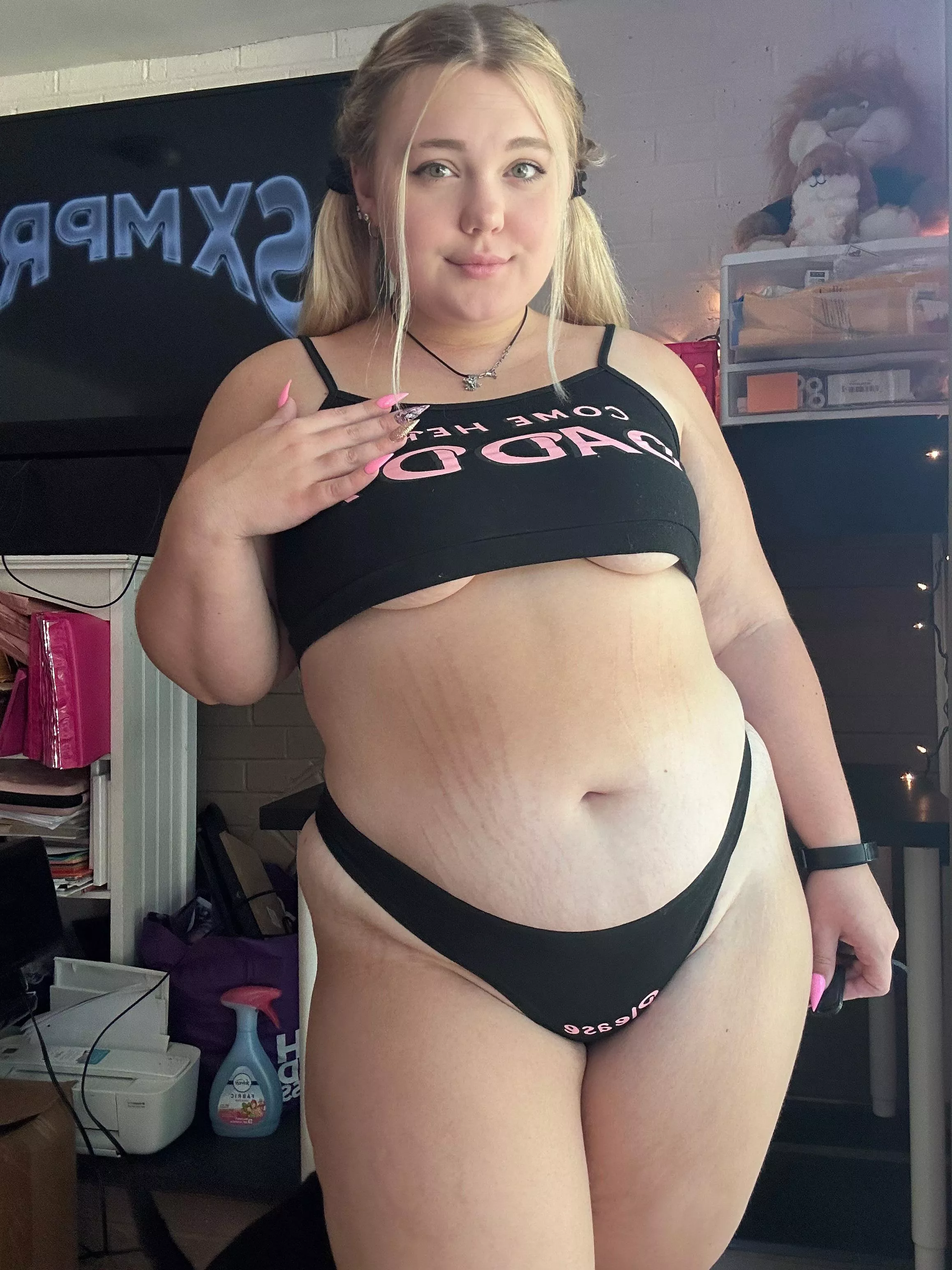 i hope im not distracting you at work, but i also kinda hope i am ;) posted by lxves