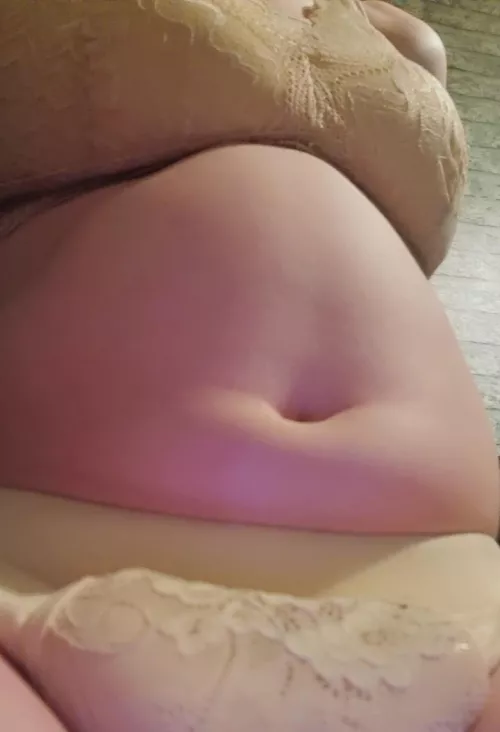 I need a feeder to plump me up I want to be so much bigger!! by LustyLeahSlut