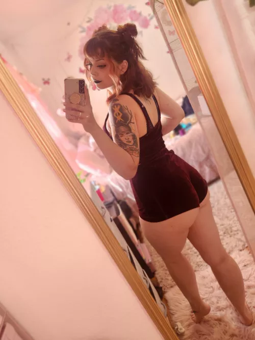 Naomi C(@naomipeaches) [Onlyfans] by NaomiCakess