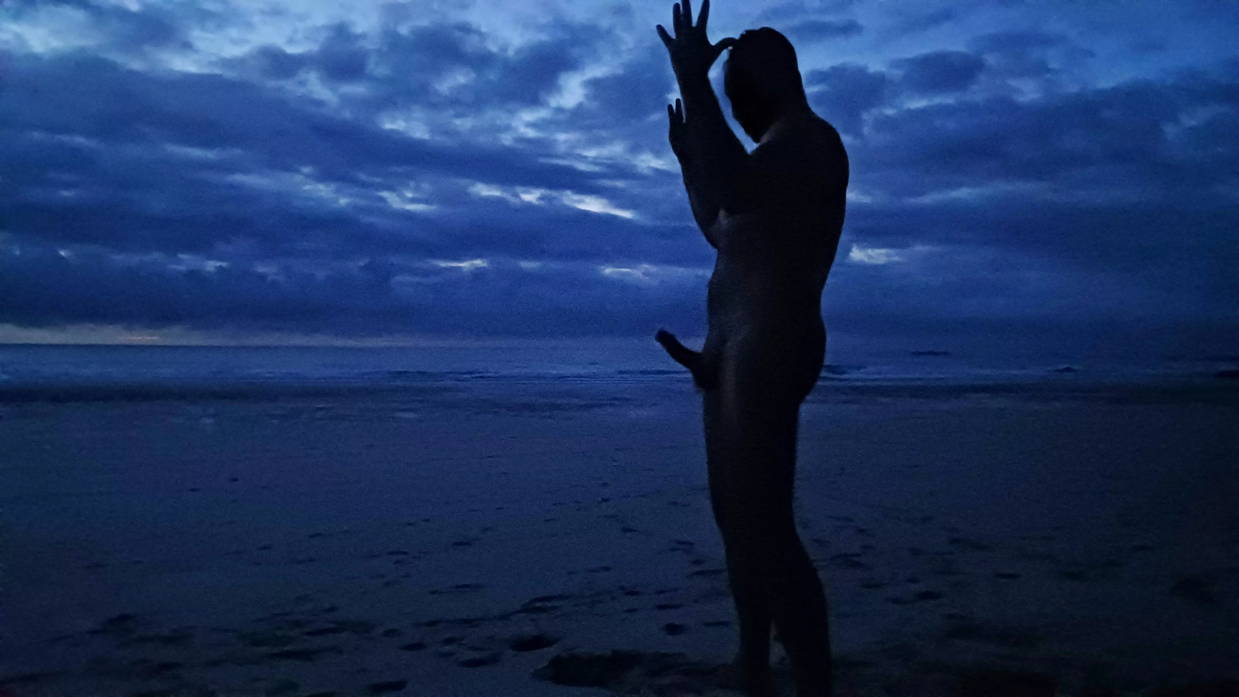 Nighty boner at the beach posted by nudebodytime