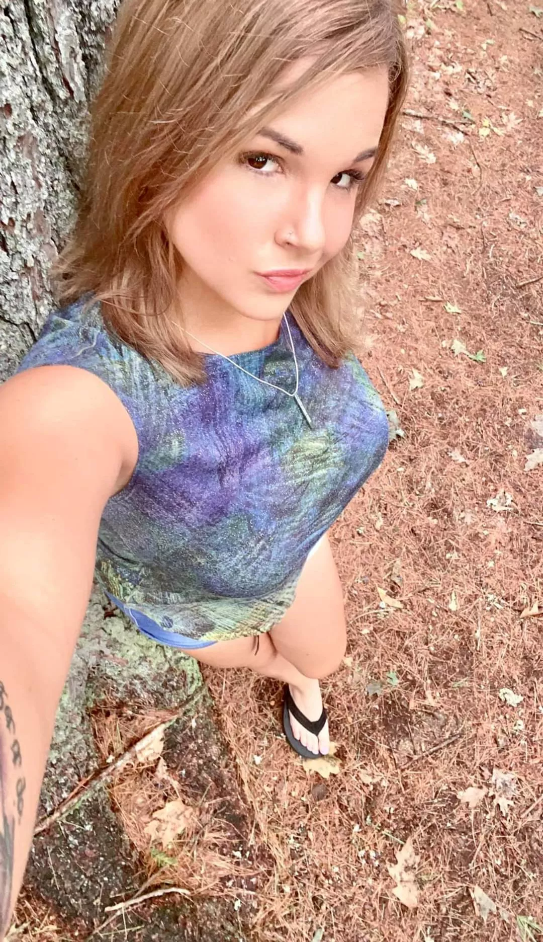 Sexy brunette posted by sws101101