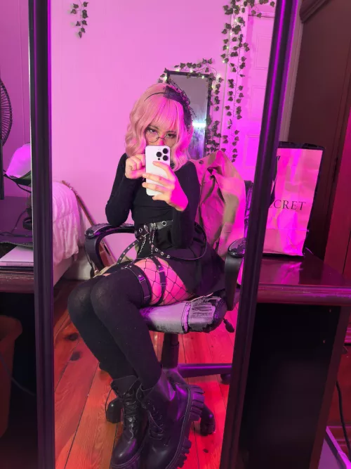 Went for a cute goth girl kinda vibe 🖤 by Evcher